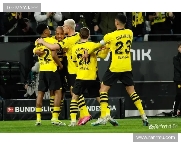 奥格斯堡三比二逆转狼堡双星建功